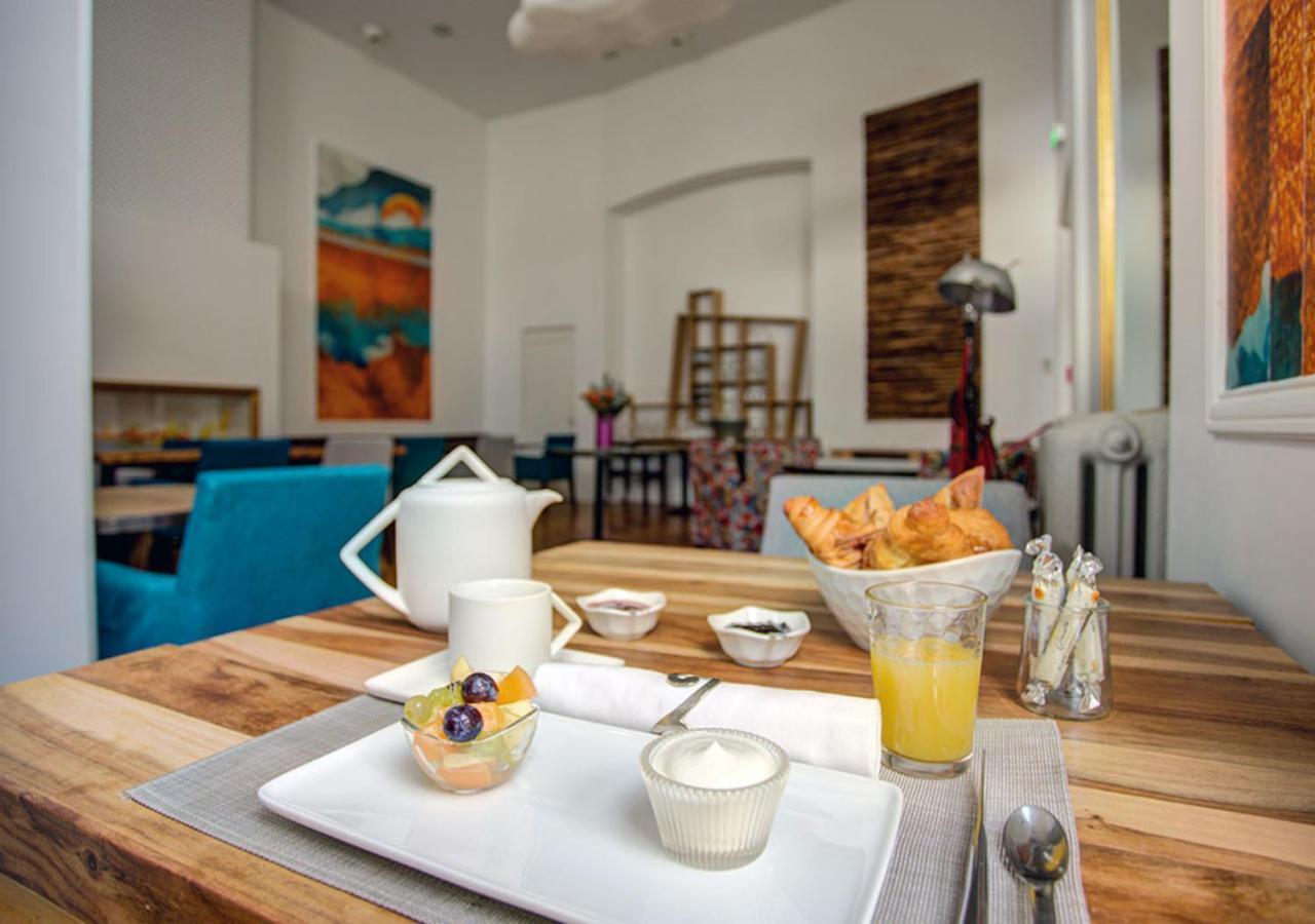 Hotel 21, Foch