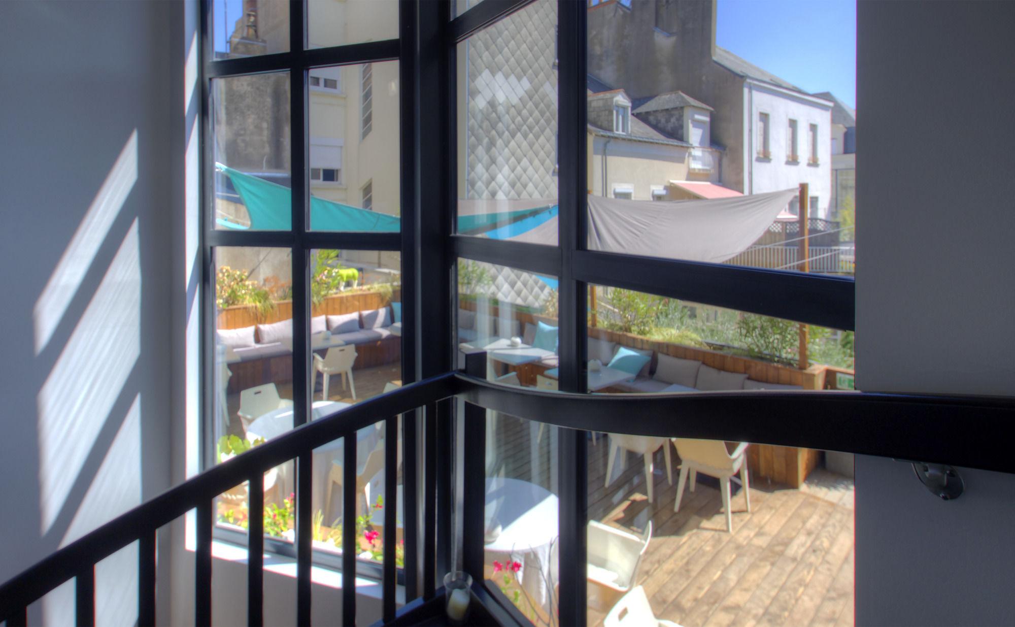 21, Foch Hotel