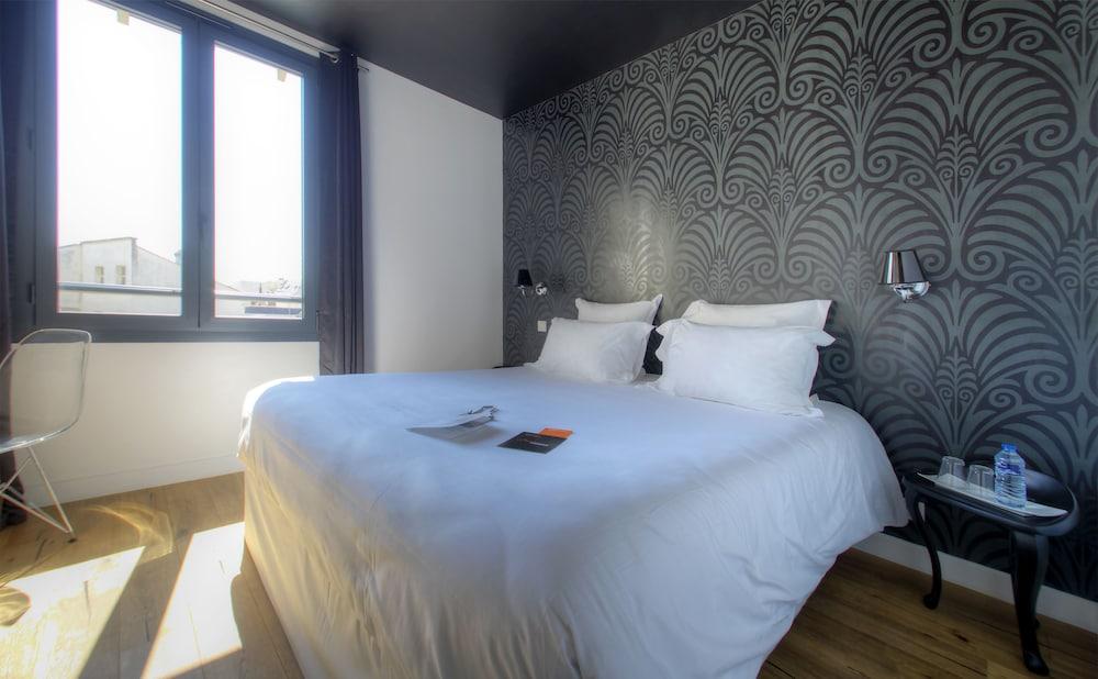 21, Foch Hotel